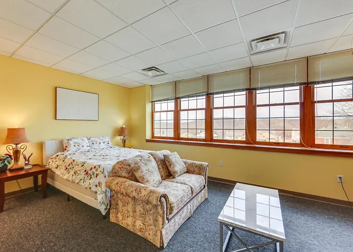 1 Mi To Allegheny River New Kensington Studio!